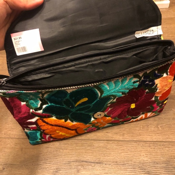 Embroidered Floral Clutch Wallet Crossbody - Picture 4 of 5